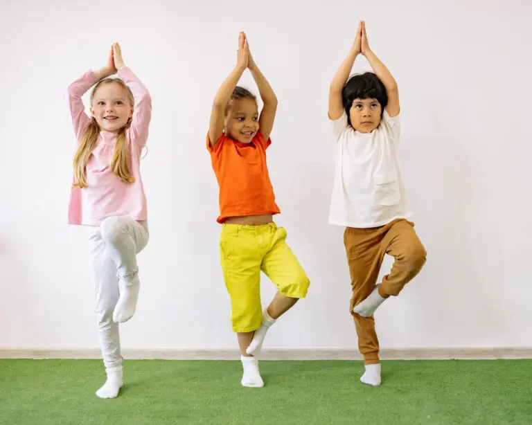 Enseigner le yoga aux enfants pour les aider à bien grandir